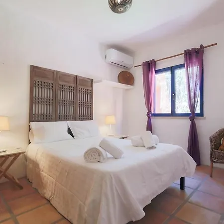 Villa Lotus Verde - Spacious 6 Bedroom In Aroeira - Pool Table And Private Pool *