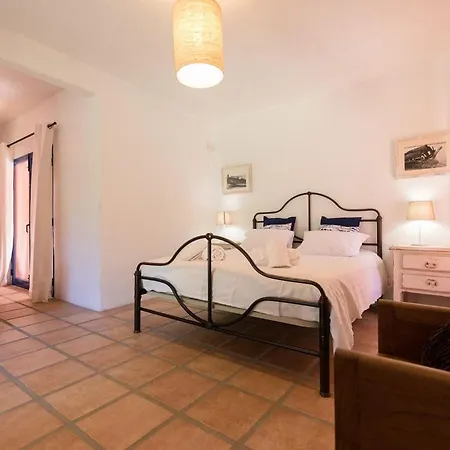 Lotus Verde - Spacious 6 Bedroom In Aroeira - Pool Table And Private Pool Villa *