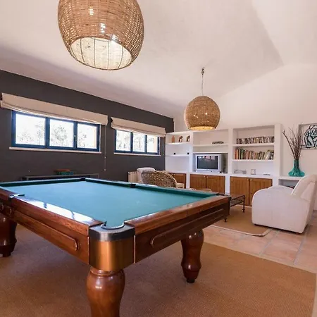 Lotus Verde - Spacious 6 Bedroom In Aroeira - Pool Table And Private Pool *